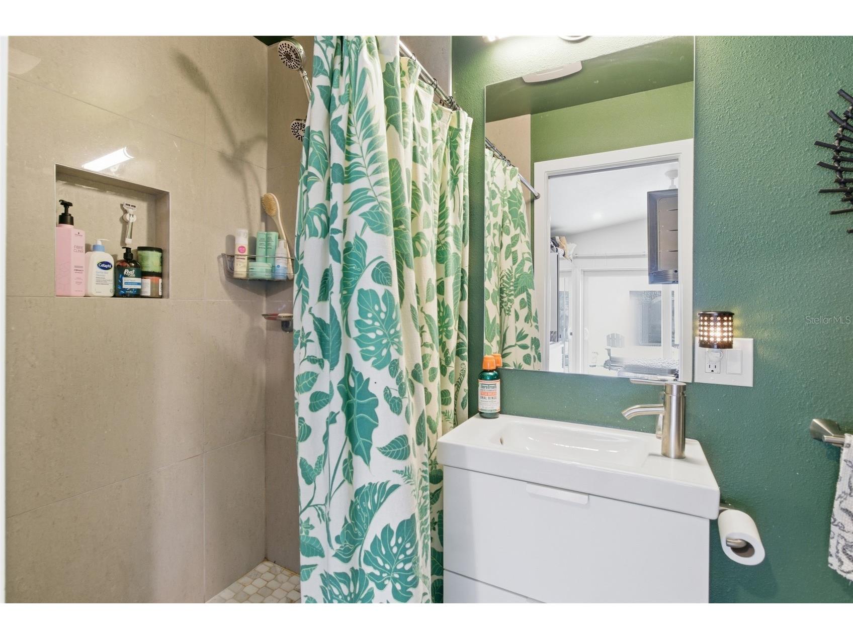 2121 Palm Terrace Sarasota FL 34231 A4684433 image52