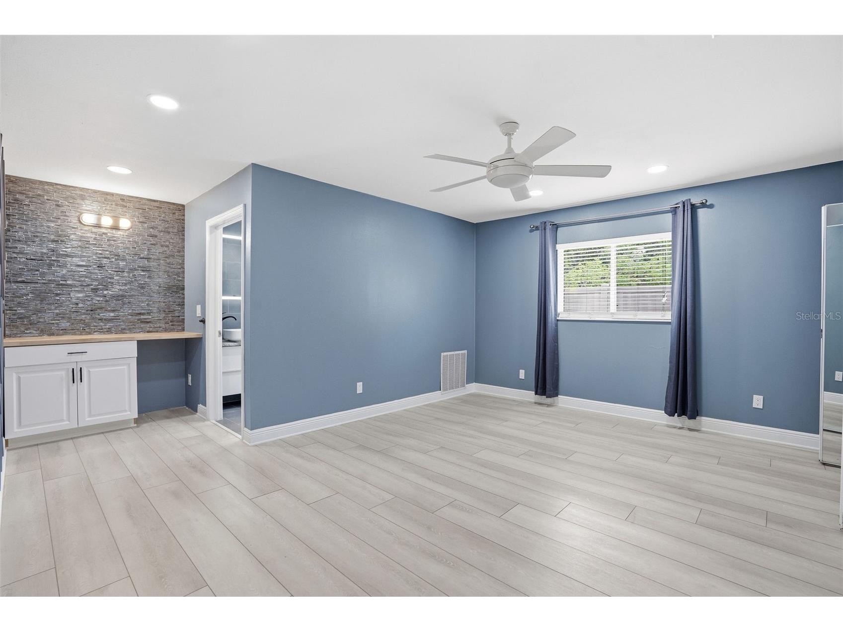 2121 Park Street N Saint Petersburg FL 33710 TB8493120 image22