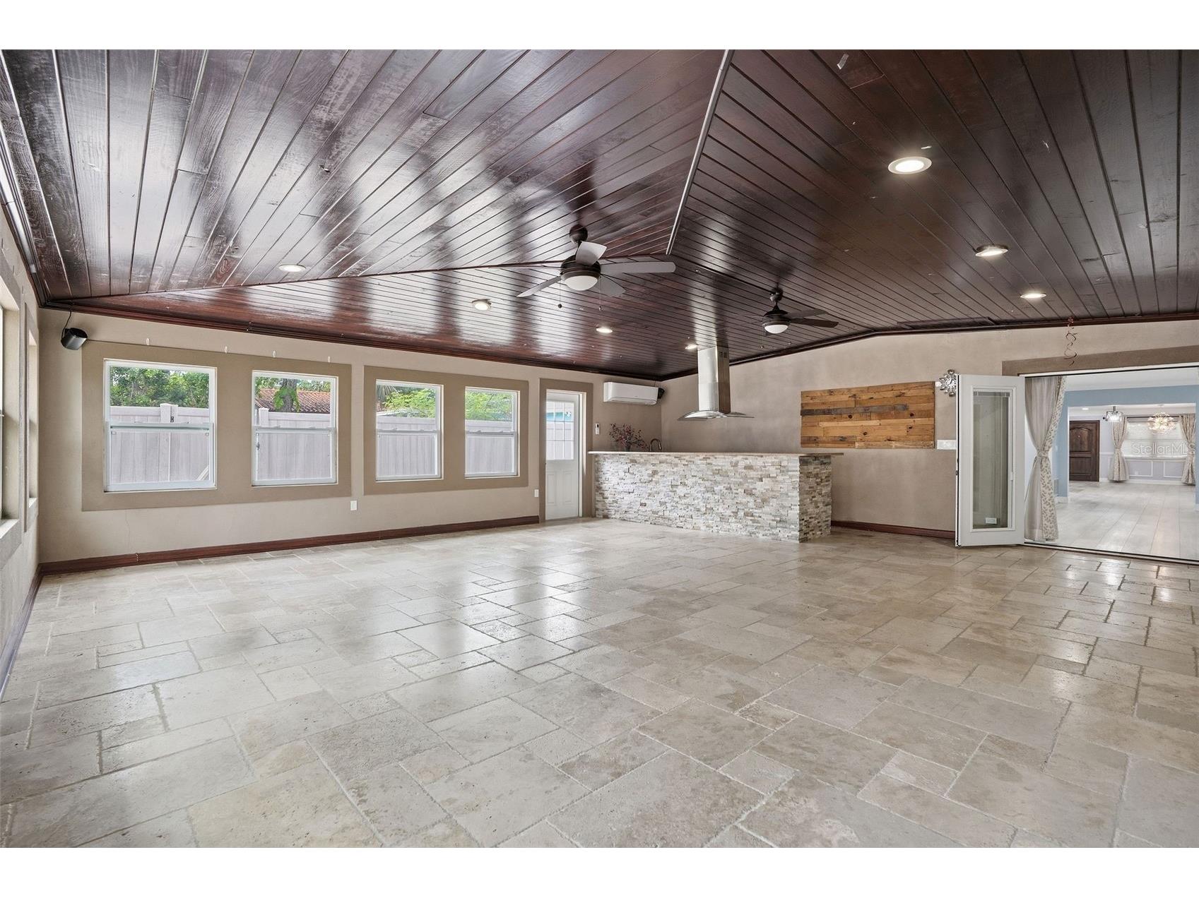 2121 Park Street N Saint Petersburg FL 33710 TB8493120 image30