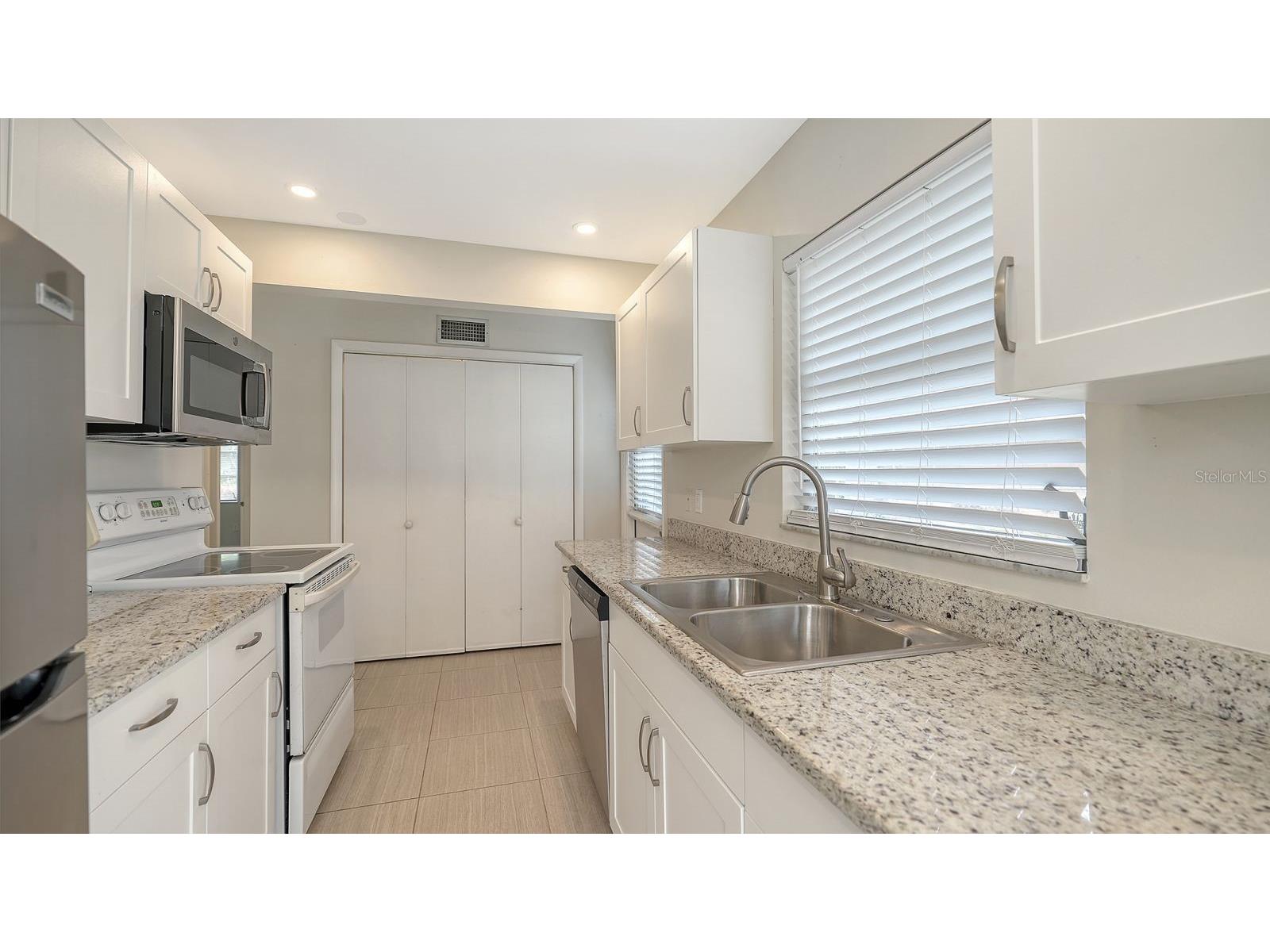 2121 Pueblo Circle #V6 Sarasota FL 34231 A4692375 image17