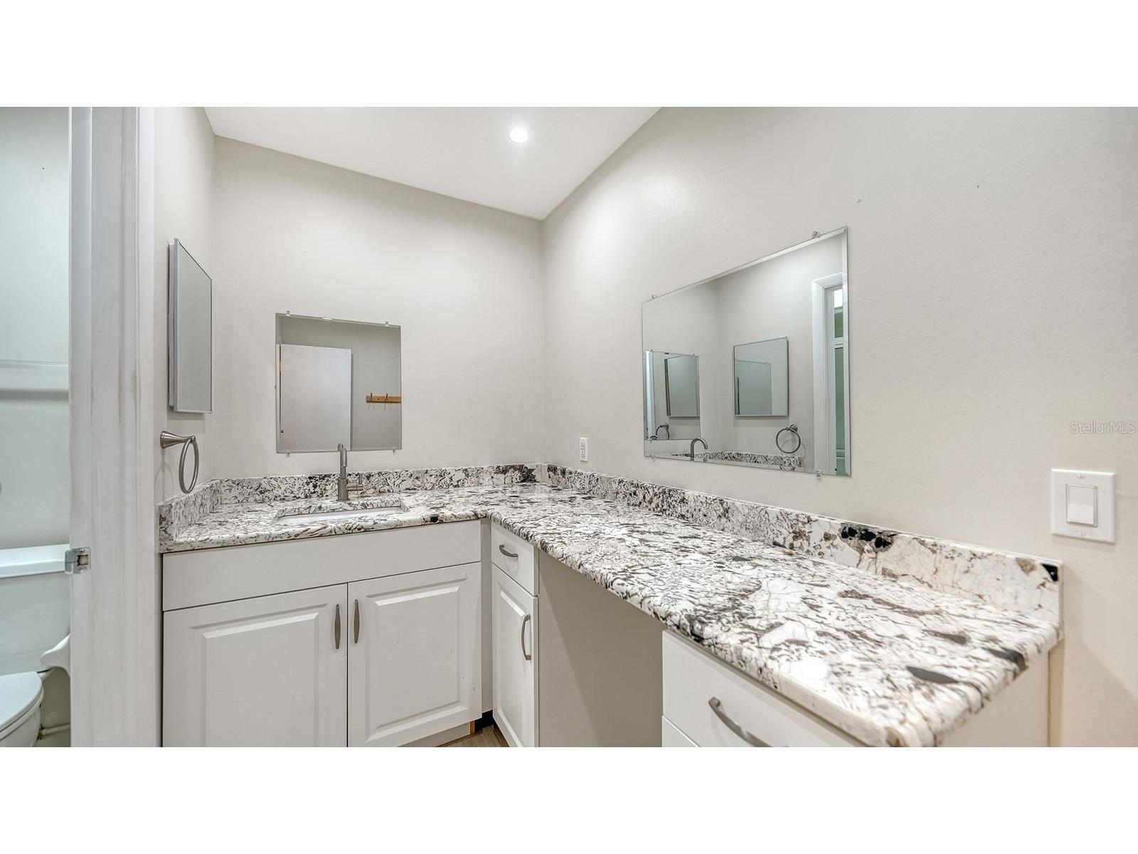 2121 Pueblo Circle #V6 Sarasota FL 34231 A4692375 image25