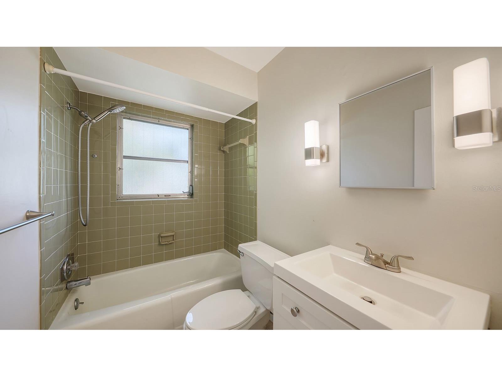 2121 Pueblo Circle #V6 Sarasota FL 34231 A4692375 image35