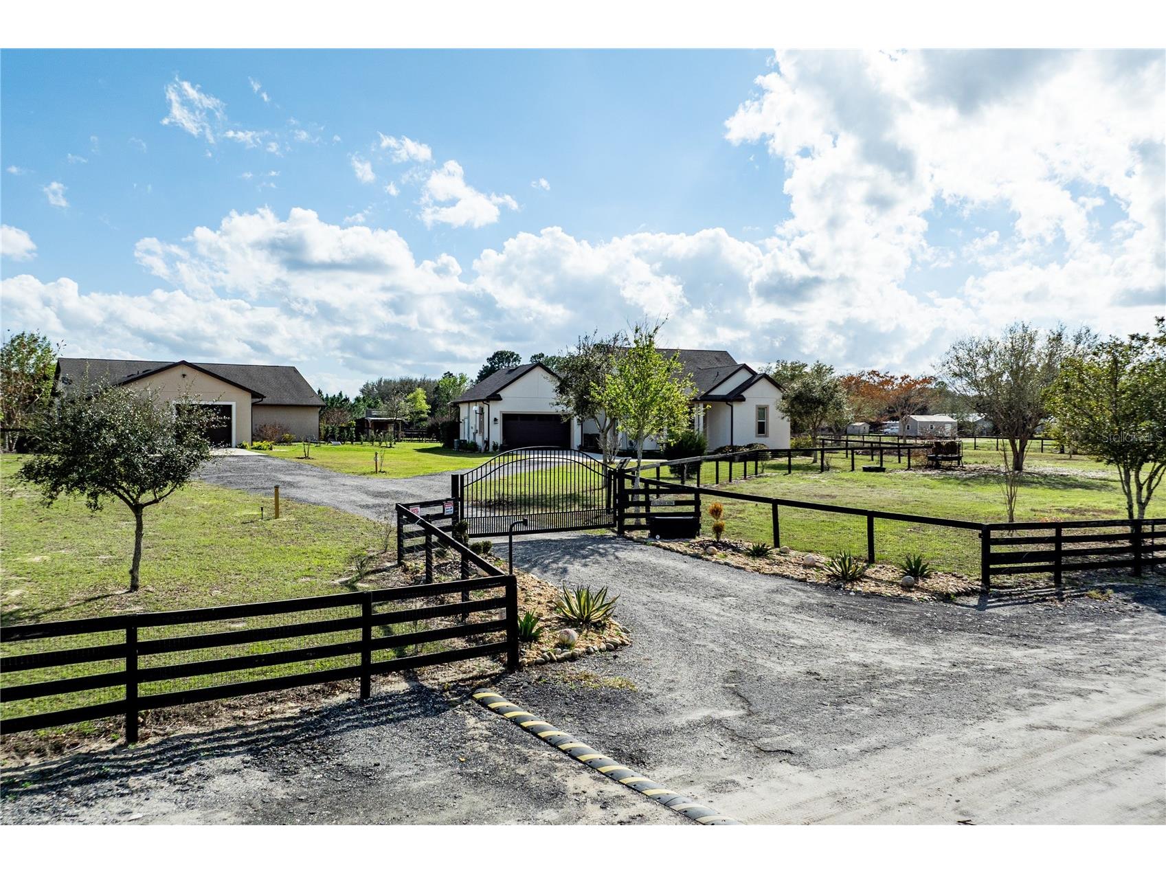 21210 Horse Ranch Rd Mount Dora FL 32757 - Lake of The Woods G5109273 image1