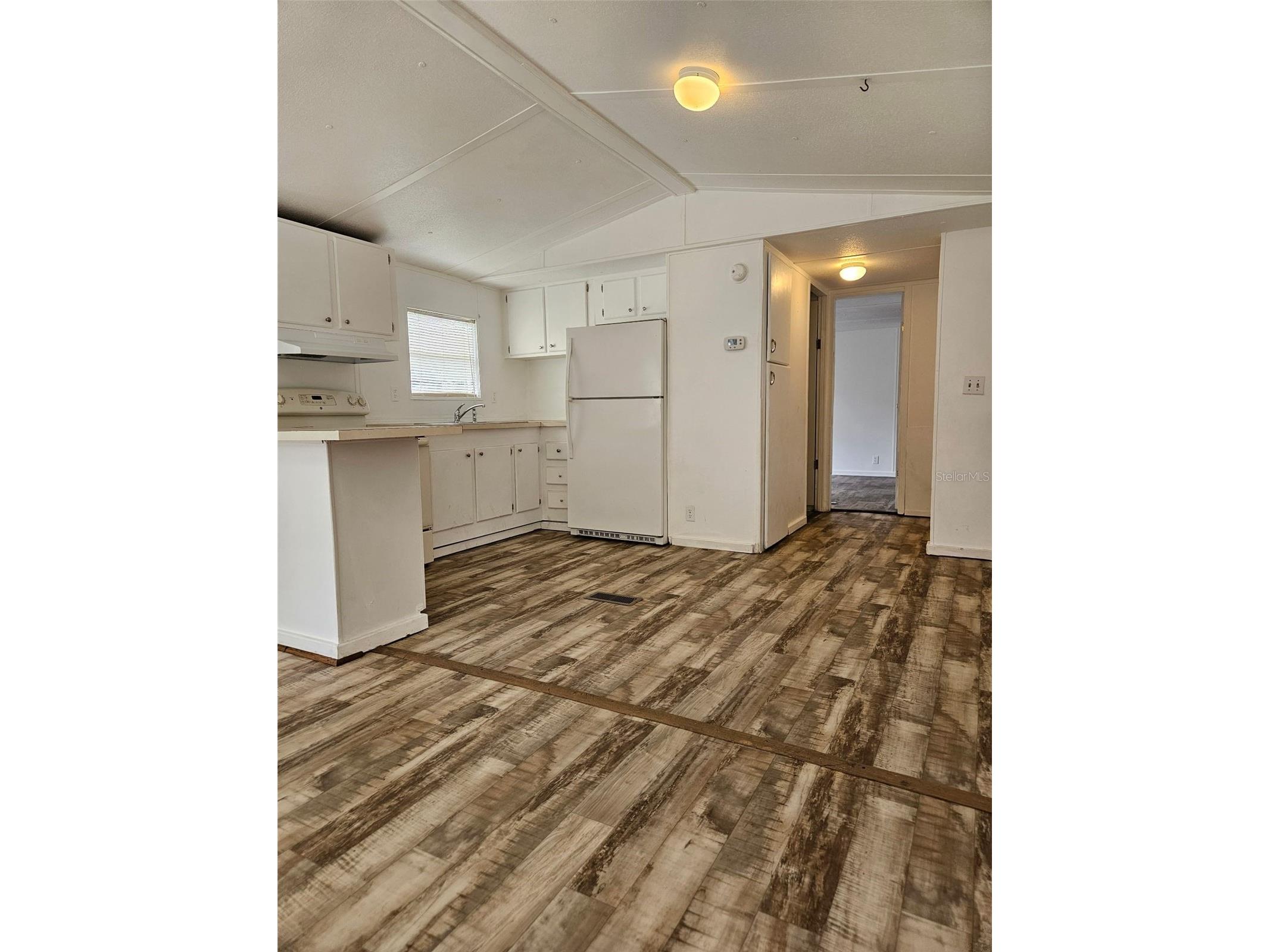 2122 Cr 426 Lake Panasoffkee FL 33538 OM718267 image5