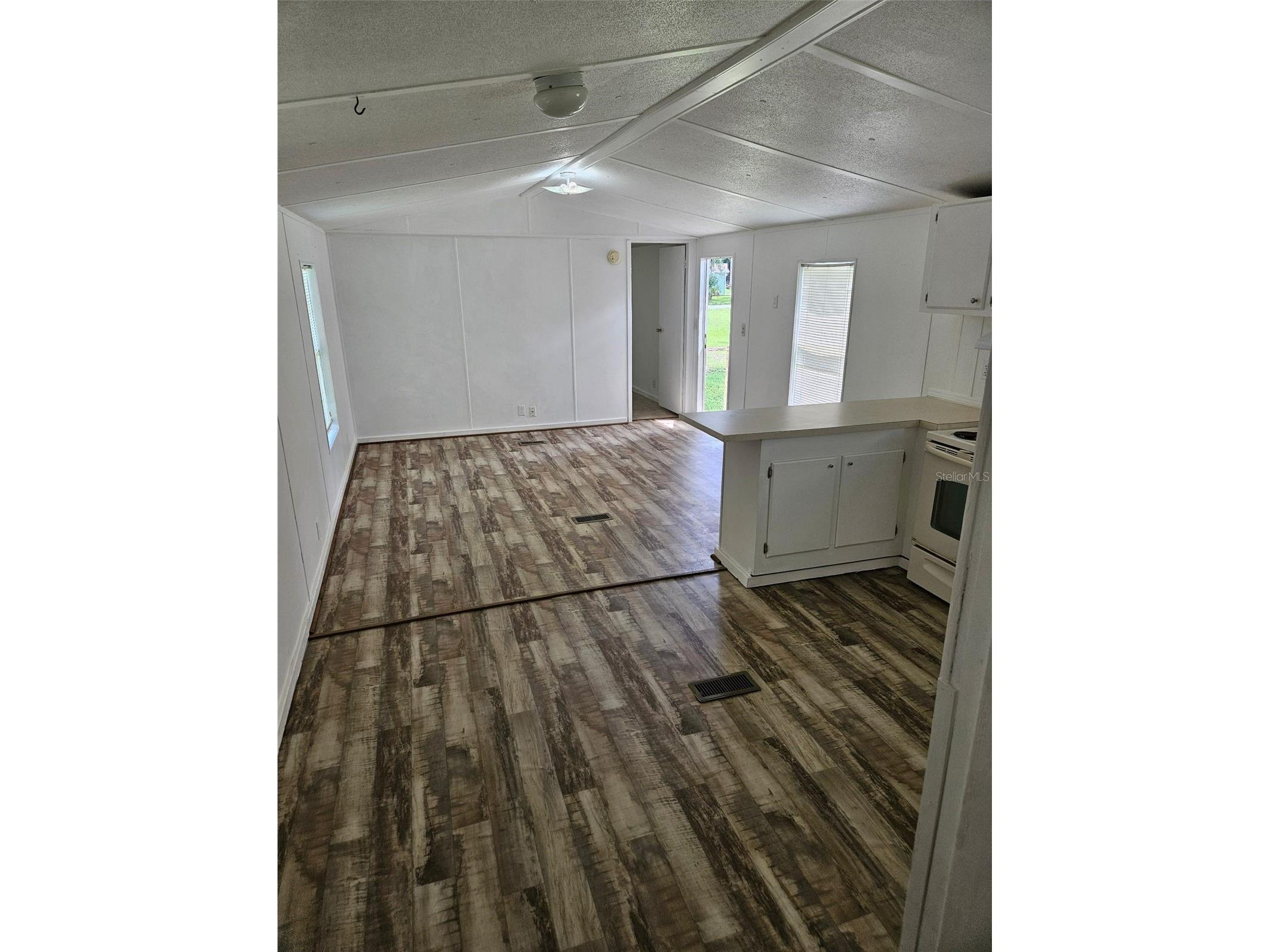 2122 Cr 426 Lake Panasoffkee FL 33538 OM718267 image6