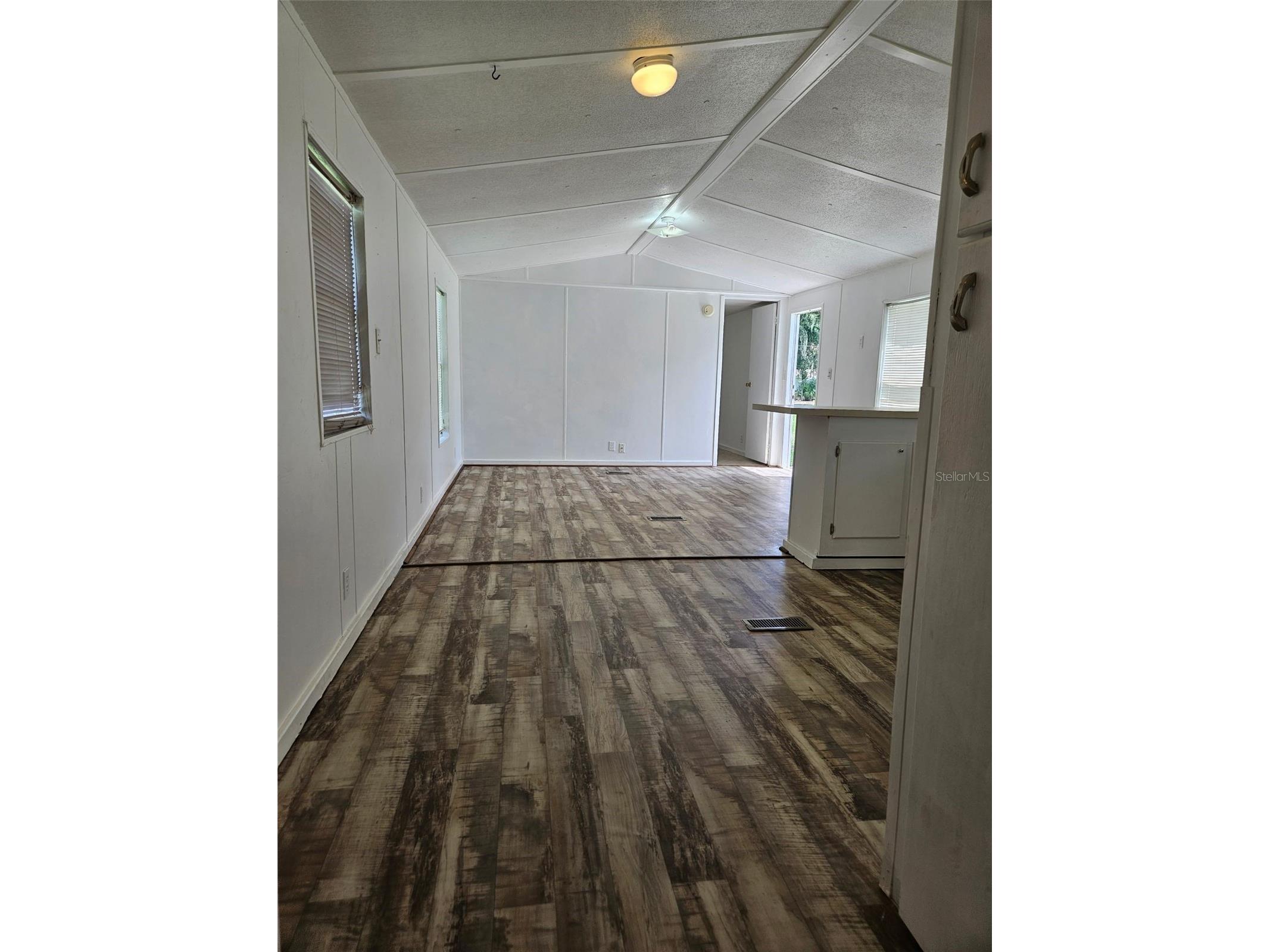 2122 Cr 426 Lake Panasoffkee FL 33538 OM718267 image8