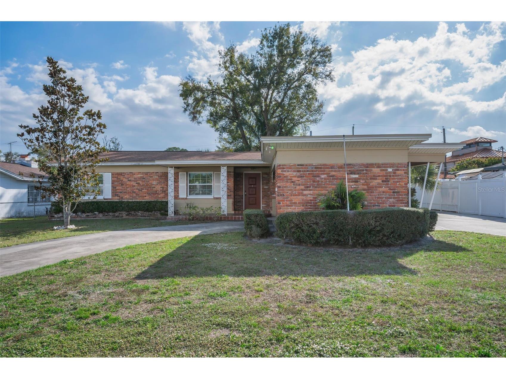 2122 W Erna Drive Tampa FL 33603 TB8463484 image1