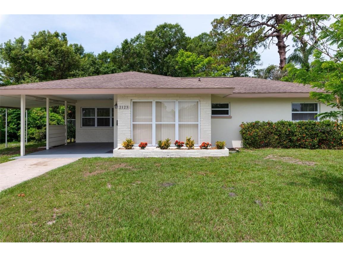 2123 Crampton Avenue Sarasota FL 34235 A4572496 image1