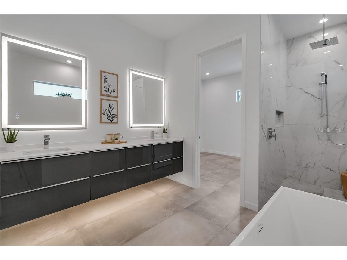 2124 Clematis Place Sarasota FL 34239 A4656371 image17