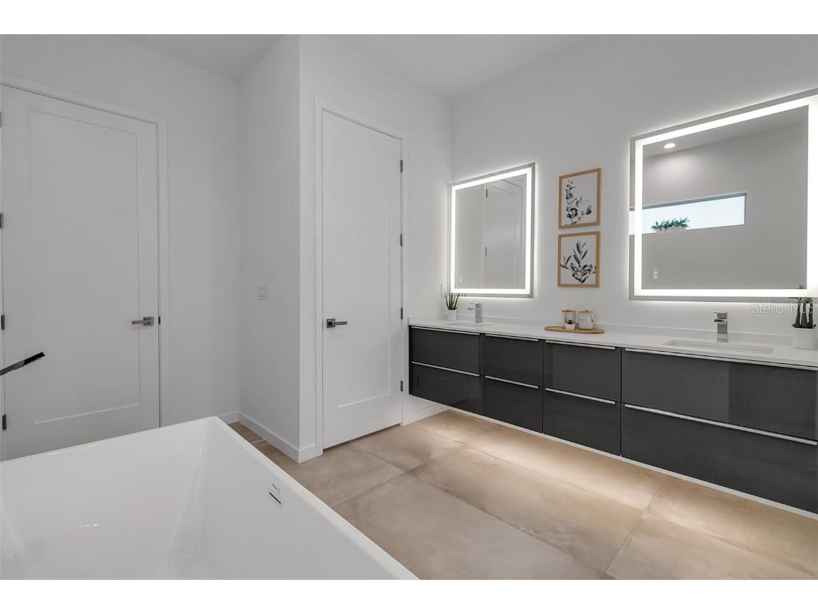 2124 Clematis Place Sarasota FL 34239 A4656371 image18