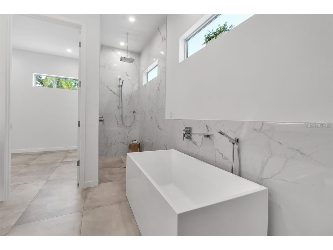 2124 Clematis Place Sarasota FL 34239 A4656371 image19