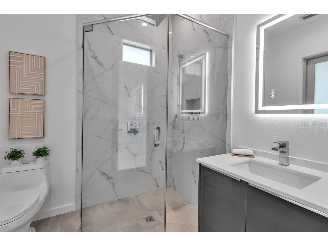 2124 Clematis Place Sarasota FL 34239 A4656371 image25