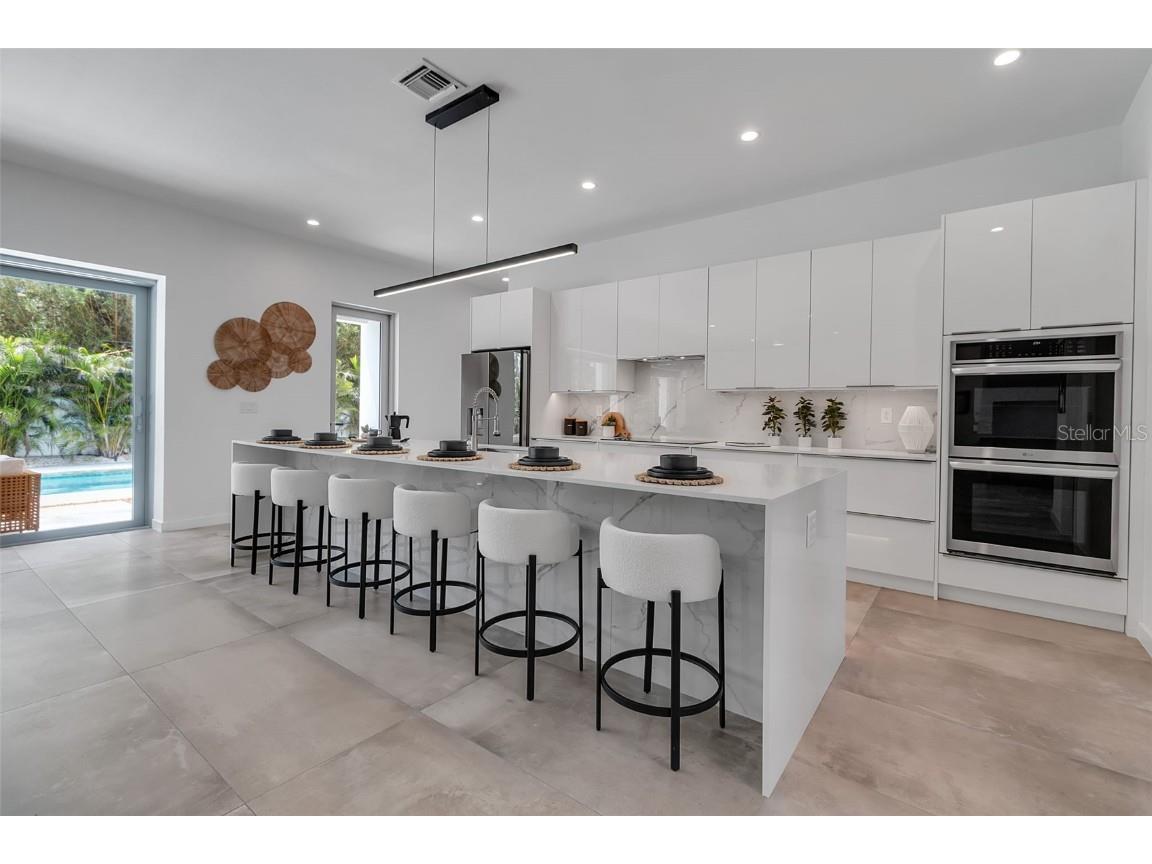 2124 Clematis Place Sarasota FL 34239 A4656371 image3