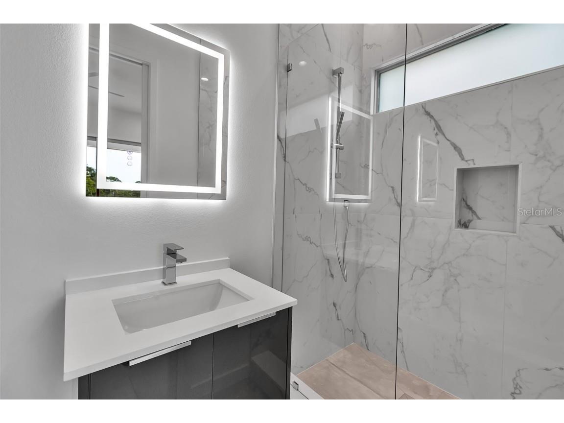 2124 Clematis Place Sarasota FL 34239 A4656371 image30