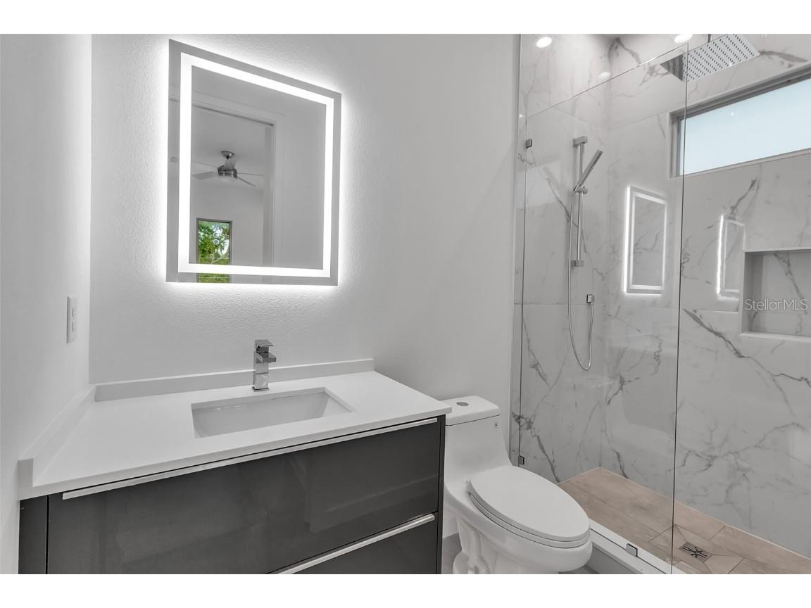 2124 Clematis Place Sarasota FL 34239 A4656371 image33