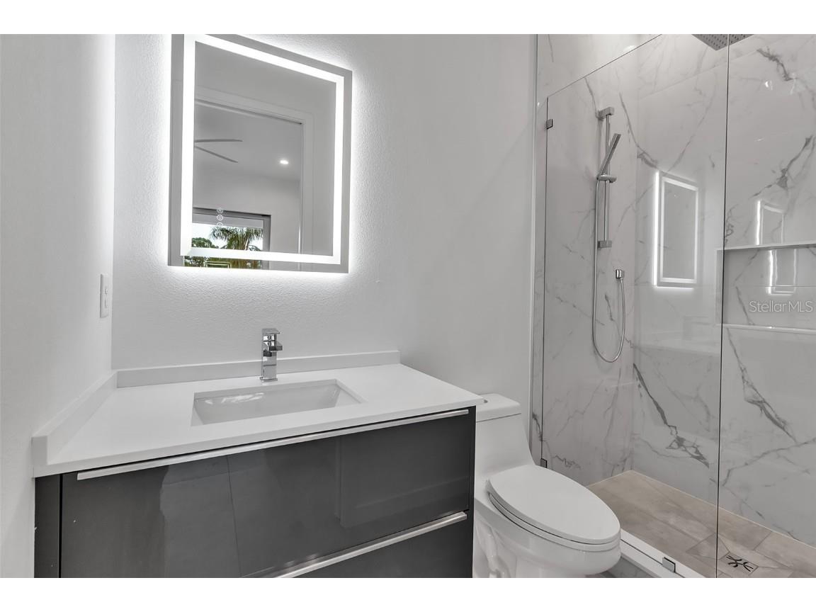 2124 Clematis Place Sarasota FL 34239 A4656371 image36