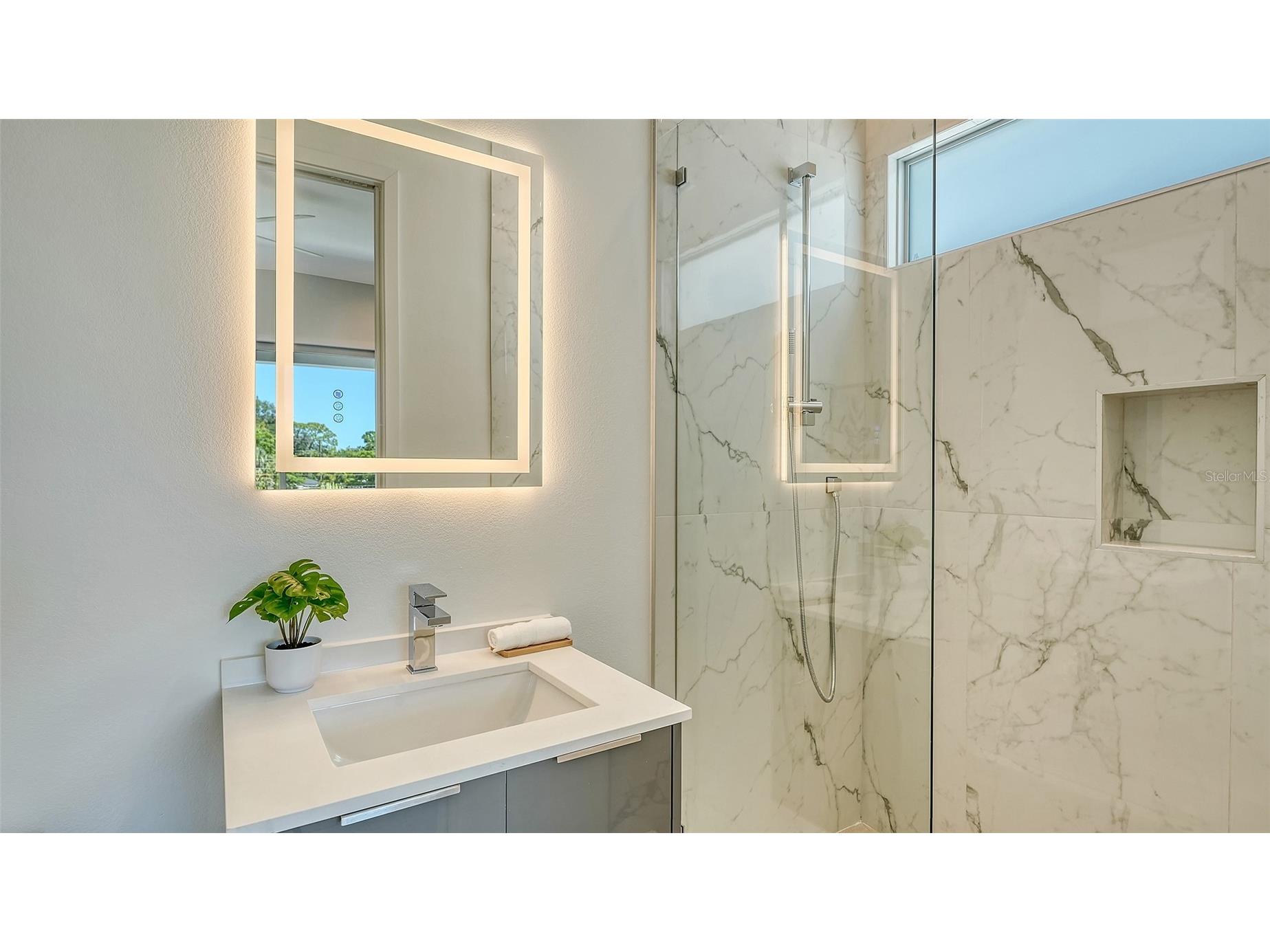 2124 Clematis Place Sarasota FL 34239 A4656371 image46