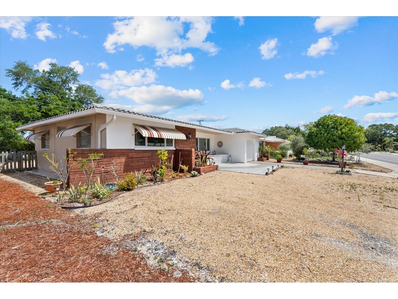 2124 Greenbriar Boulevard Clearwater FL 33763 TB8502677 image5