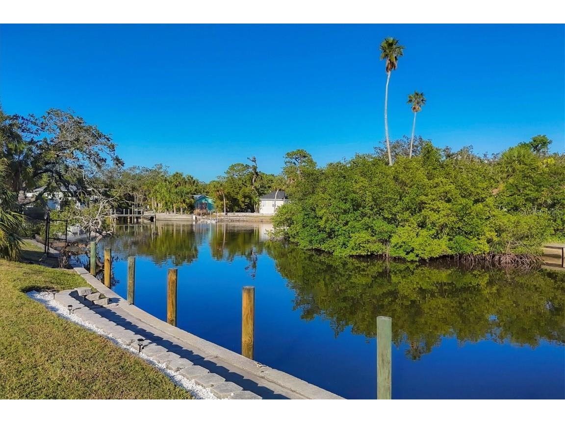 2124 N Tamiami Trail #109 Sarasota FL 34234 A4672257 image18