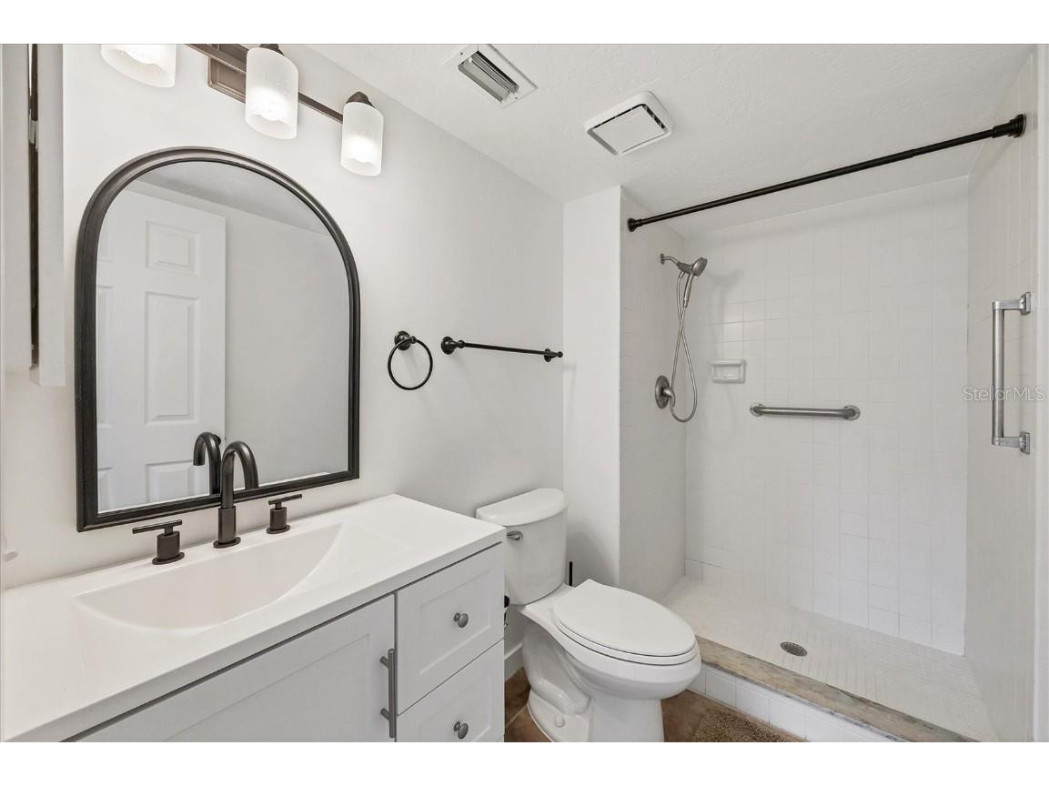 2124 N Tamiami Trail #109 Sarasota FL 34234 A4672257 image37