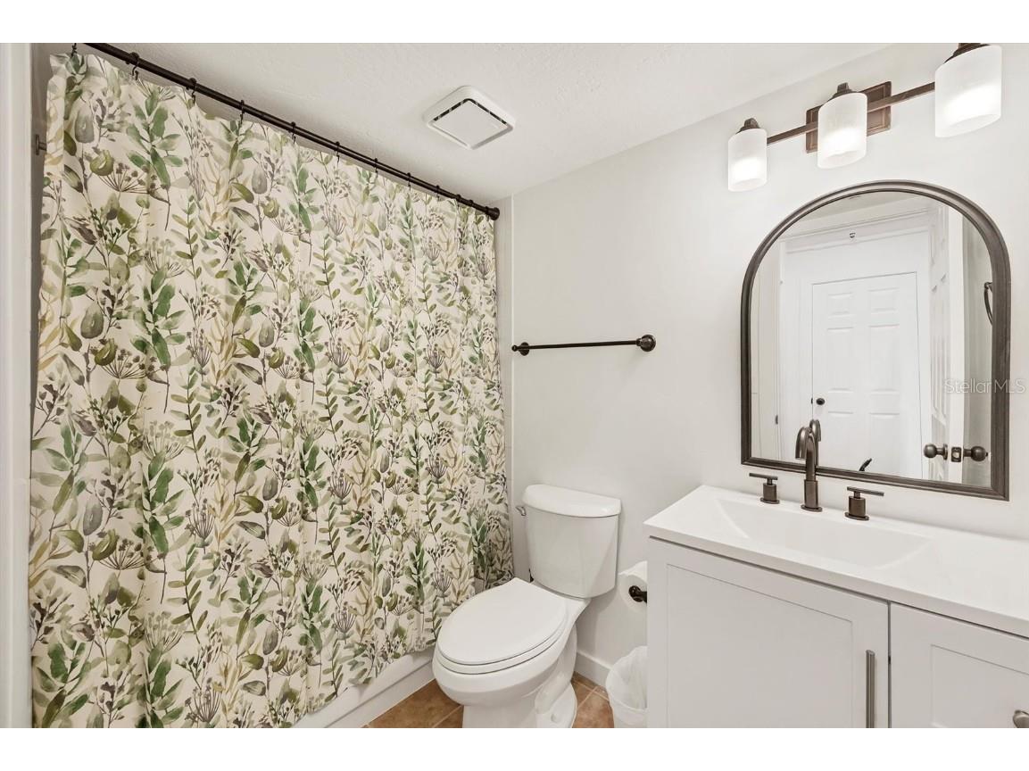 2124 N Tamiami Trail #109 Sarasota FL 34234 A4672257 image40