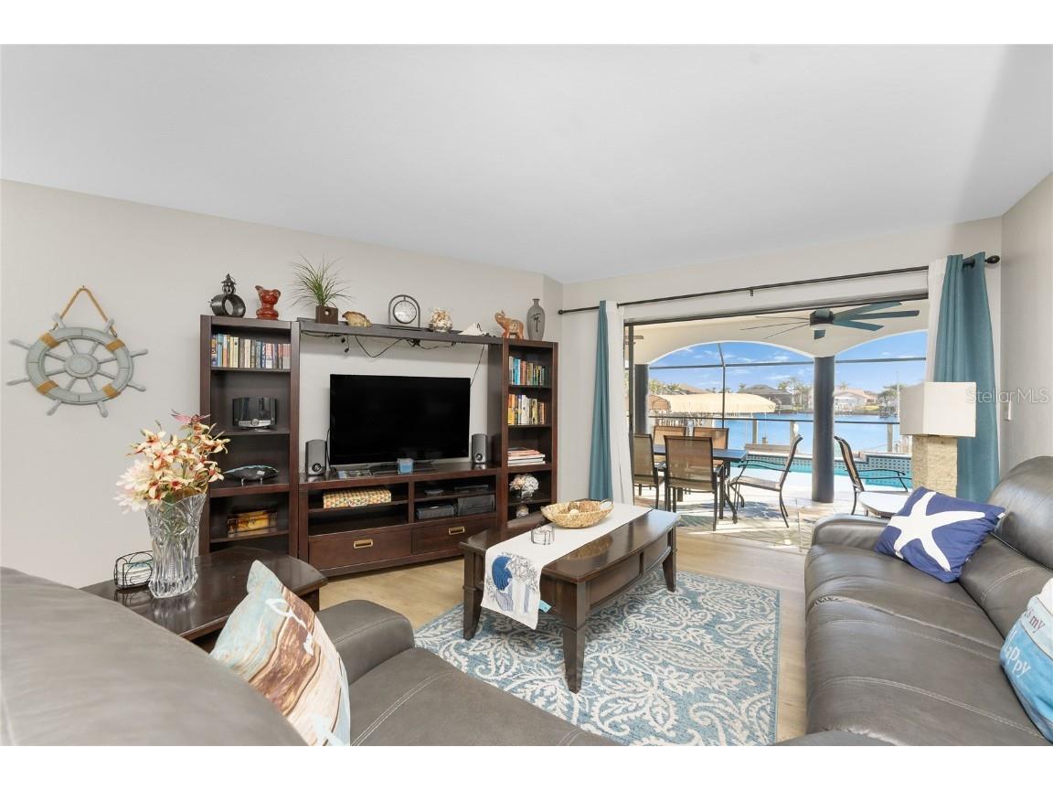 2124 Sw 49th Ter Cape Coral FL 33914 C7517778 image5