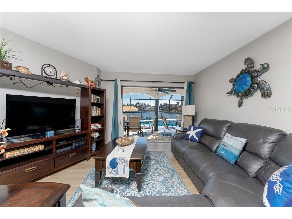 2124 Sw 49th Ter Cape Coral FL 33914 C7517778 image6