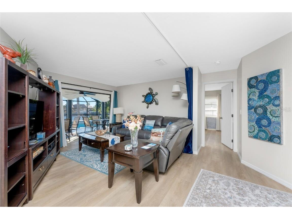 2124 Sw 49th Ter Cape Coral FL 33914 C7517778 image8