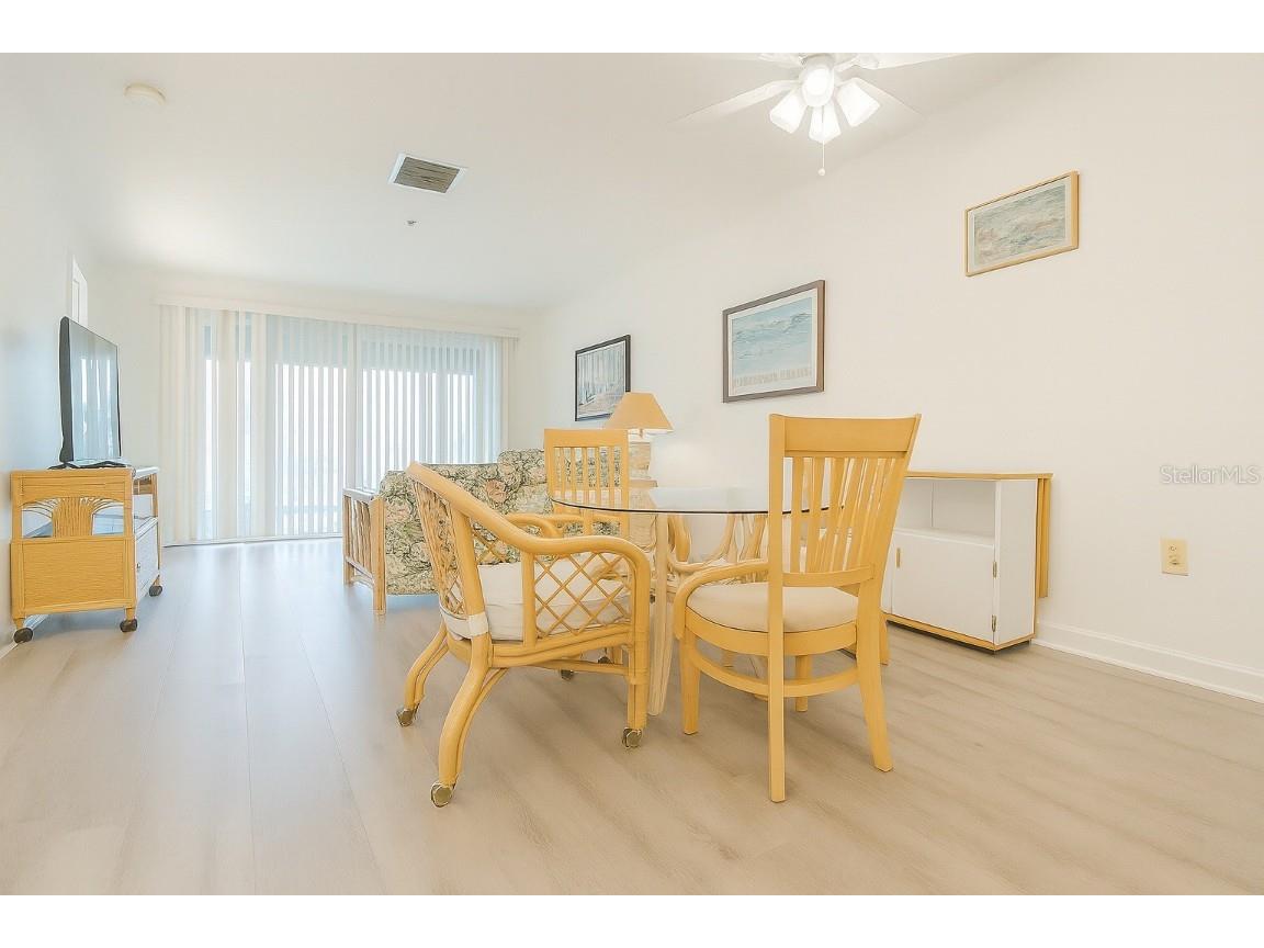 2124 Tamiami Trail #204 Sarasota FL 34234 A4668627 image1