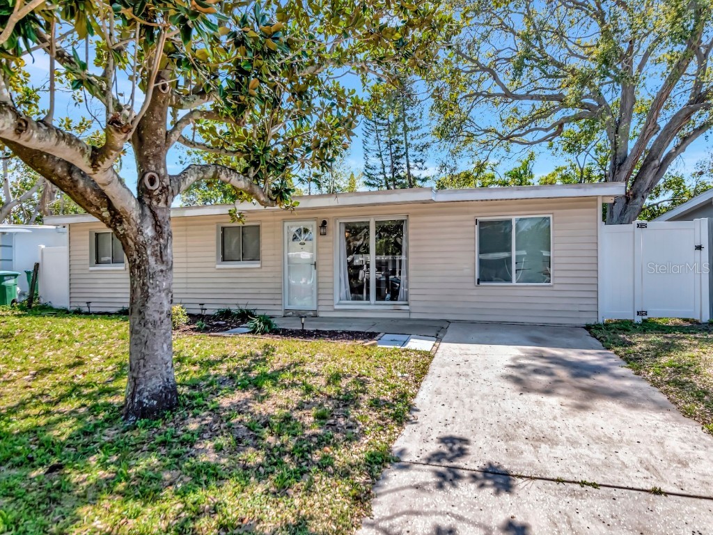 2127 Alemanda Drive Clearwater FL 33764 TB8360125 image1