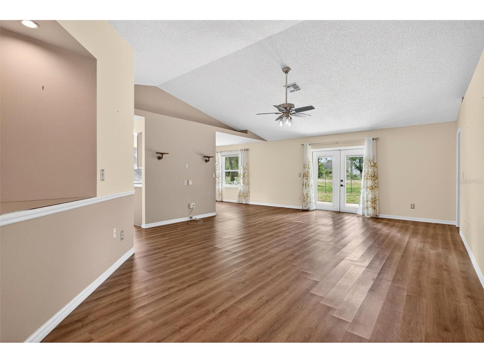2127 King Richards Court Orange City FL 32763 V4949357 image2