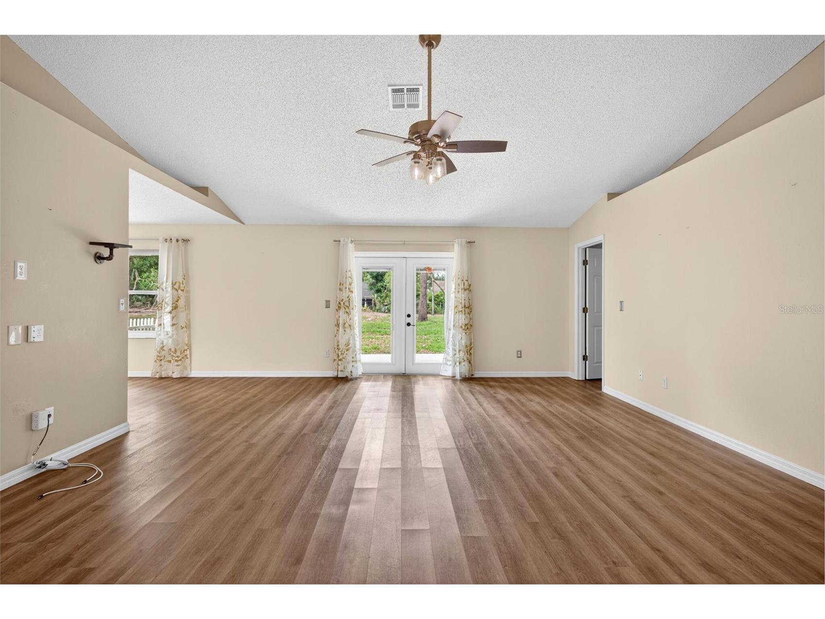 2127 King Richards Court Orange City FL 32763 V4949357 image3