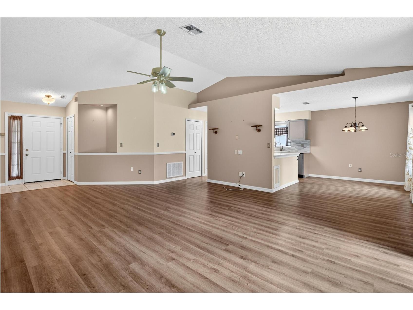 2127 King Richards Court Orange City FL 32763 V4949357 image4