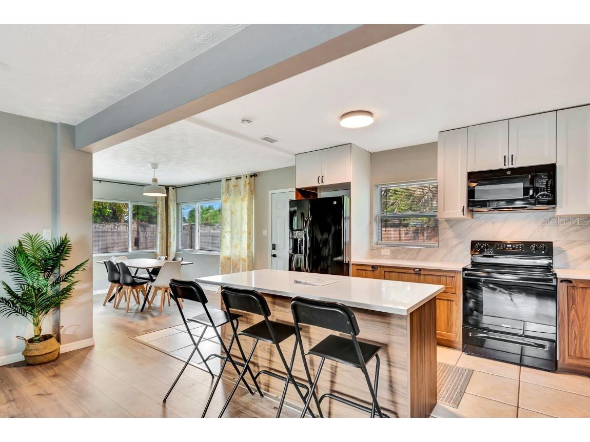 2127 Lee Lane Sarasota FL 34231 A4676387 image14