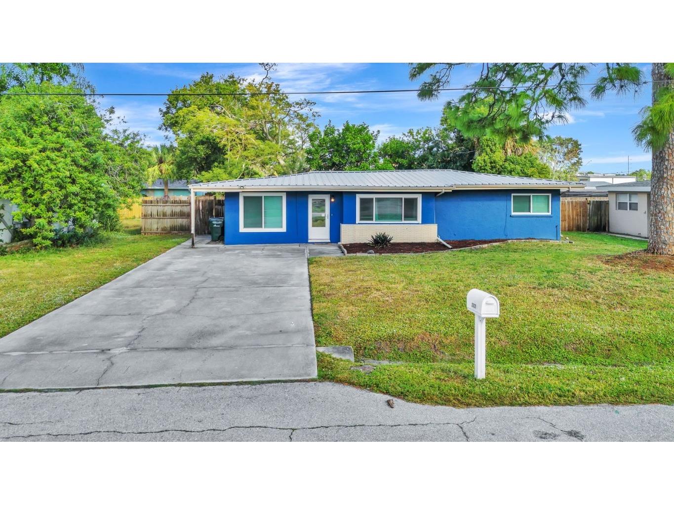 2127 Lee Lane Sarasota FL 34231 A4676387 image2