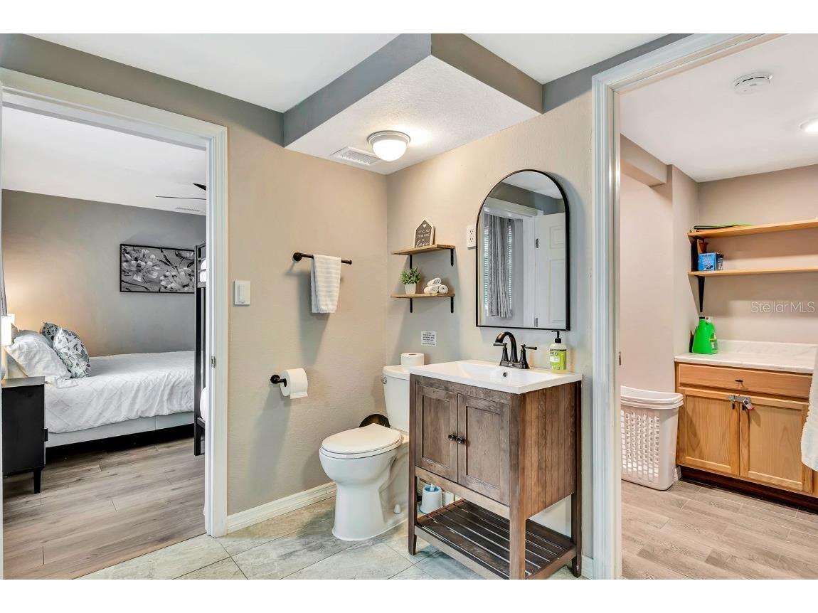 2127 Lee Lane Sarasota FL 34231 A4676387 image28