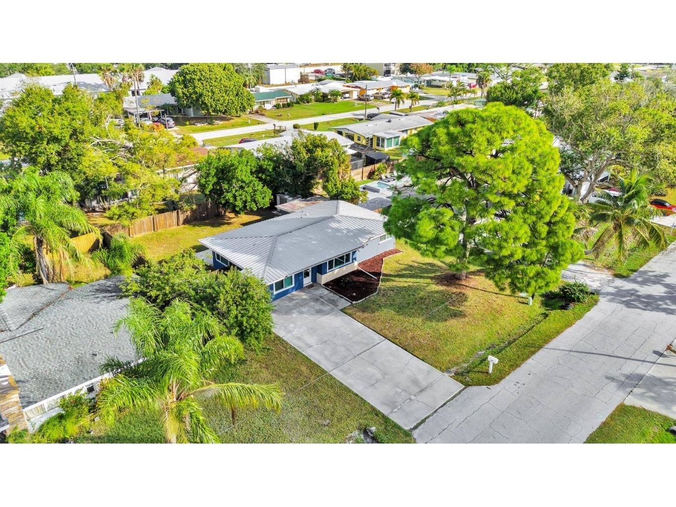 2127 Lee Lane Sarasota FL 34231 A4676387 image39