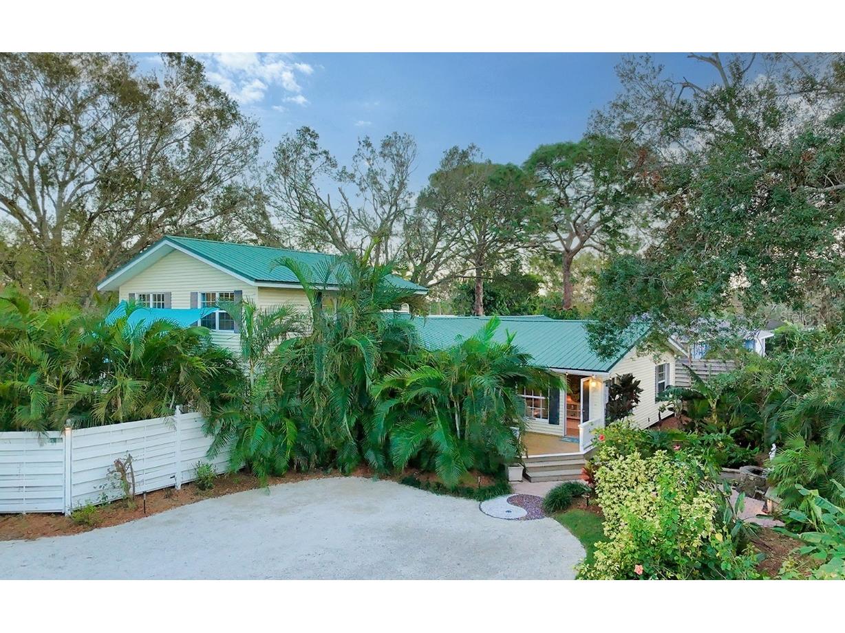 2127 S Jefferson Avenue Sarasota FL 34239 A4628081 image1