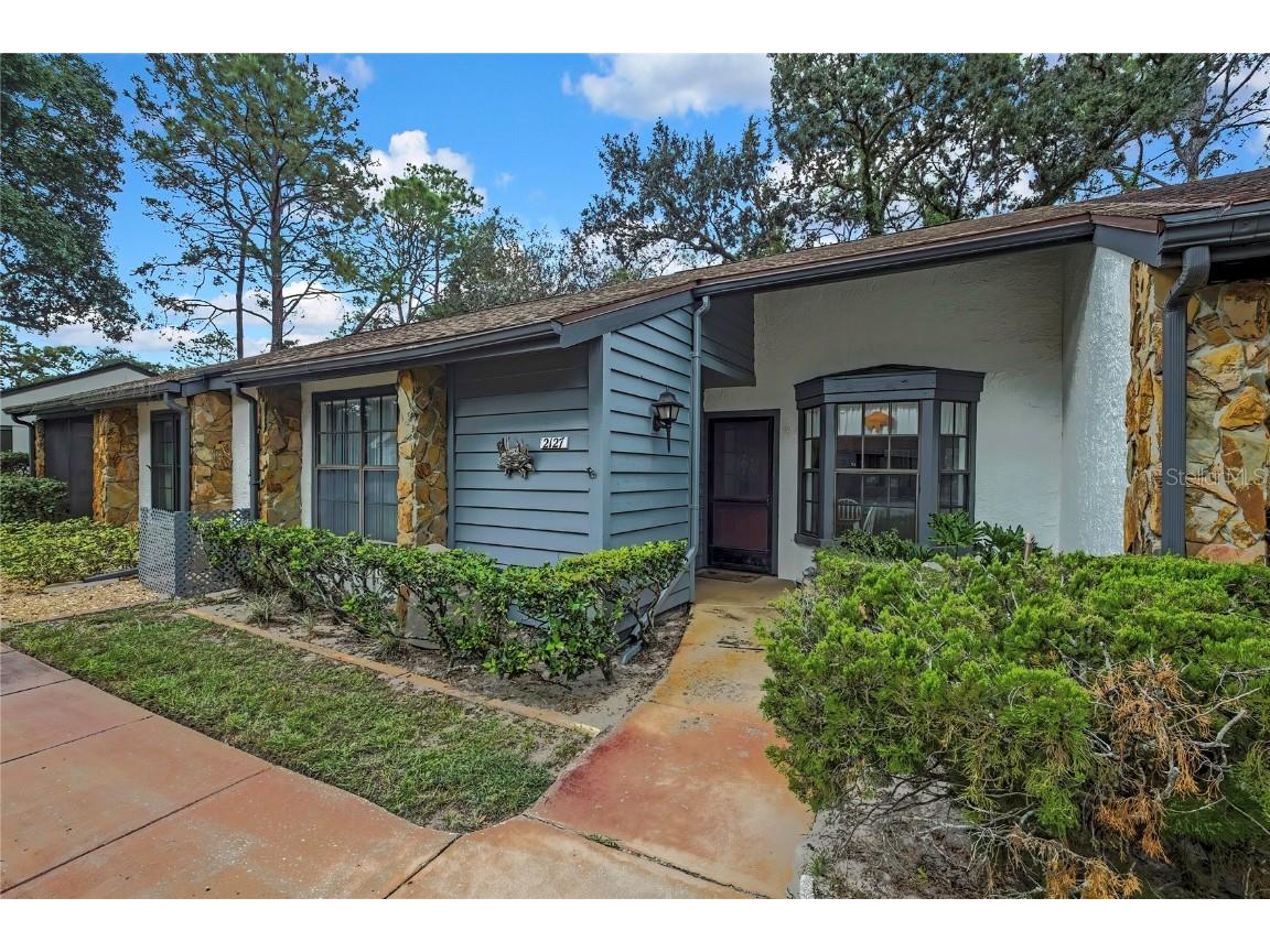 2127 Sea Pines Court Spring Hill FL 34606 W7879589 image1