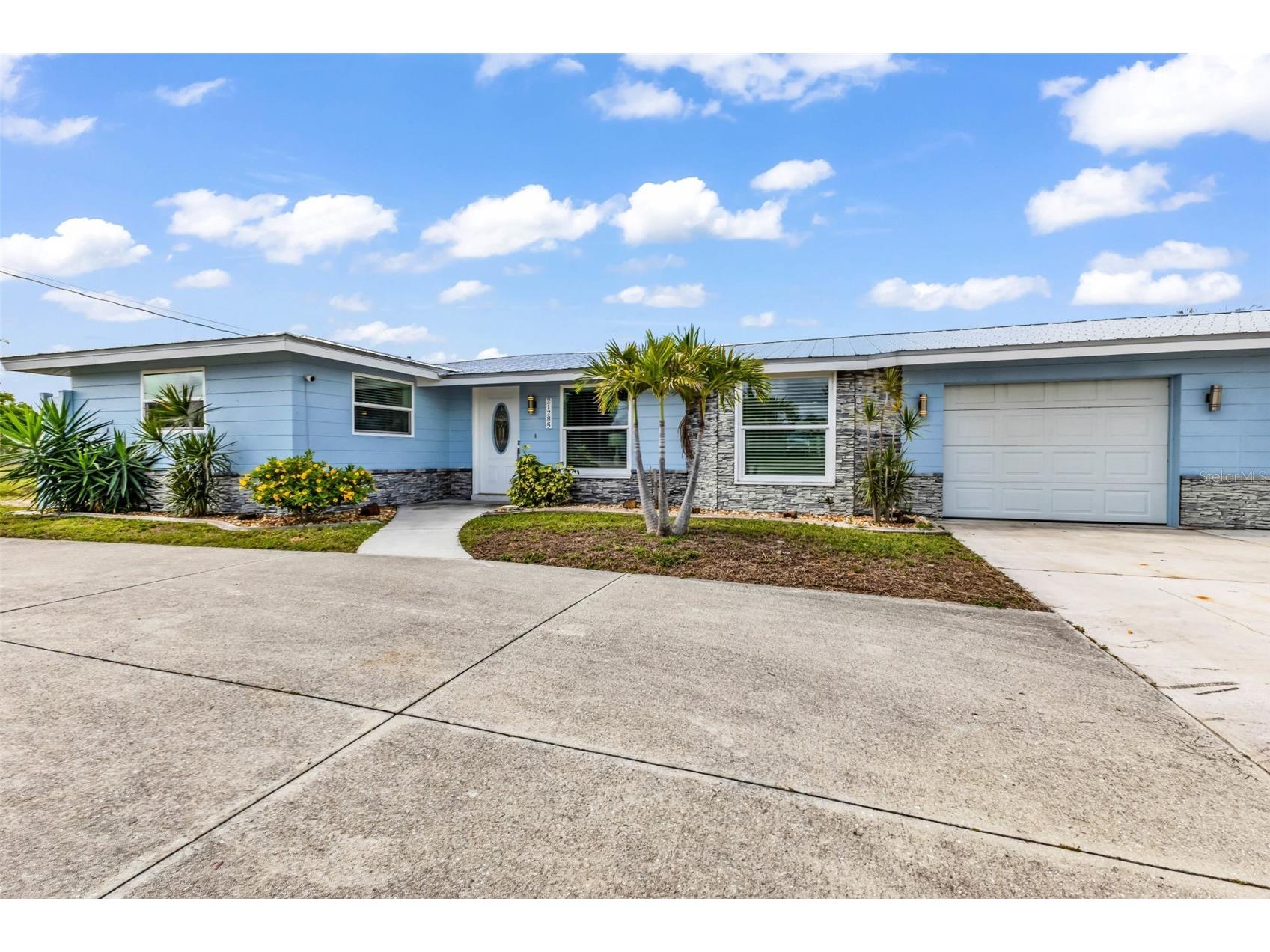21285 Edgewater Drive Port Charlotte FL 33952 - CLIPPER WATERWAY C7524524 image1