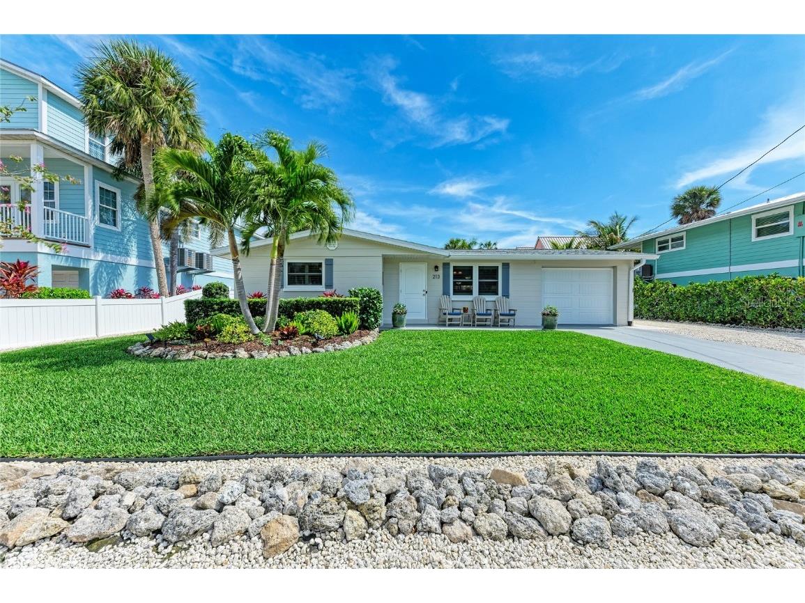 213 64th Street Holmes Beach FL 34217 A4627294 image1