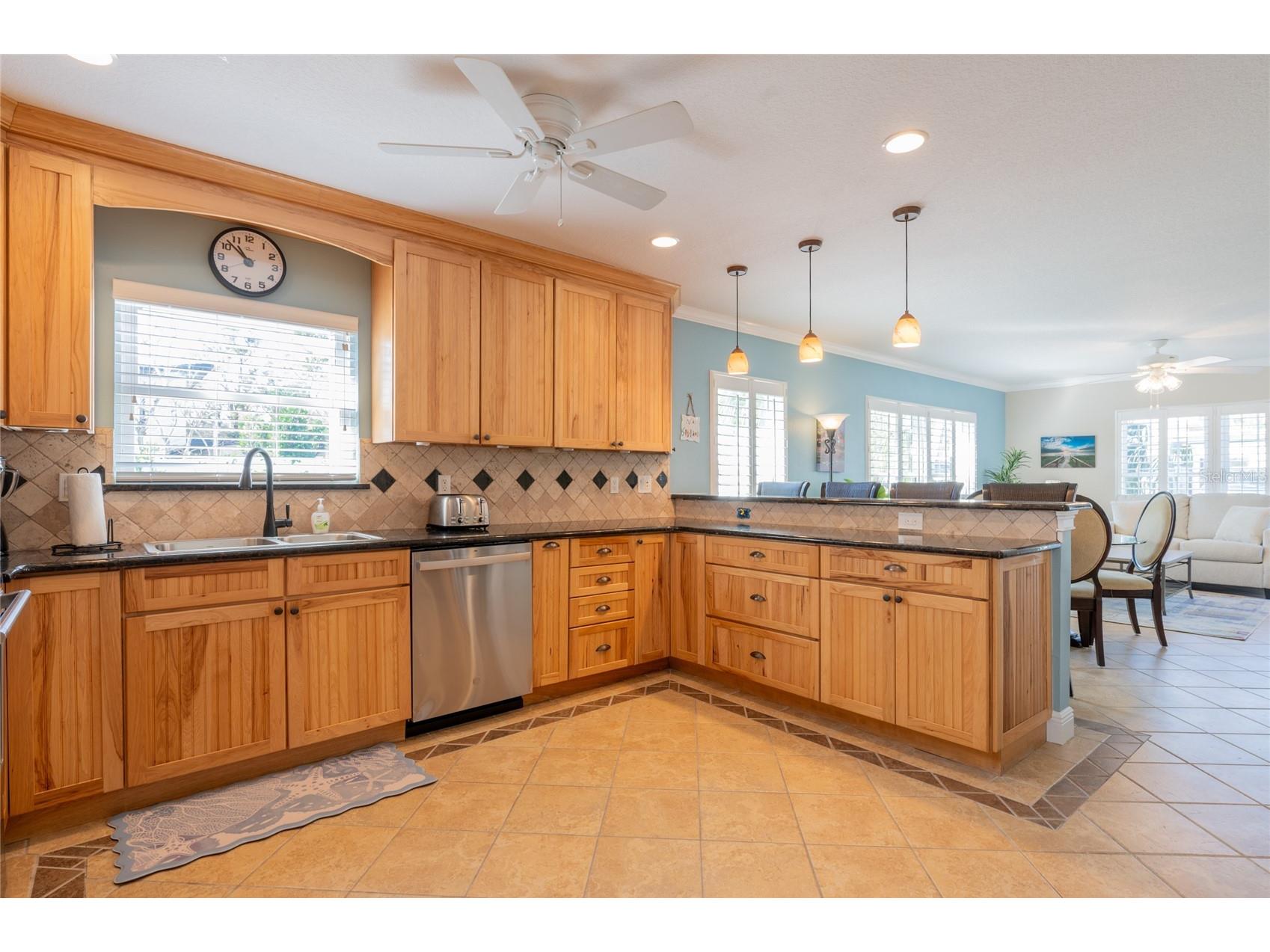 213 75th Street Holmes Beach FL 34217 A4673233 image10