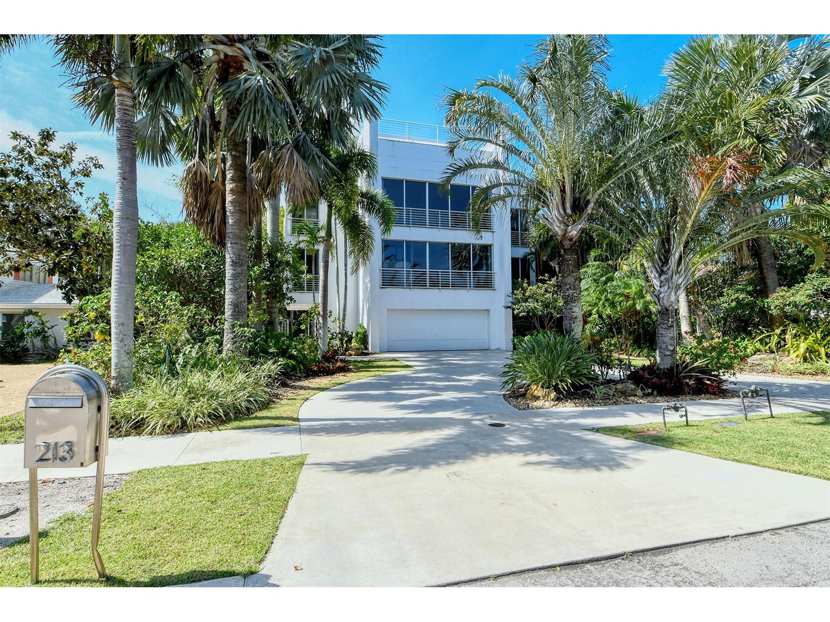 213 N Washington Drive Sarasota FL 34236 - SARASOTA BAY A4531409 image1