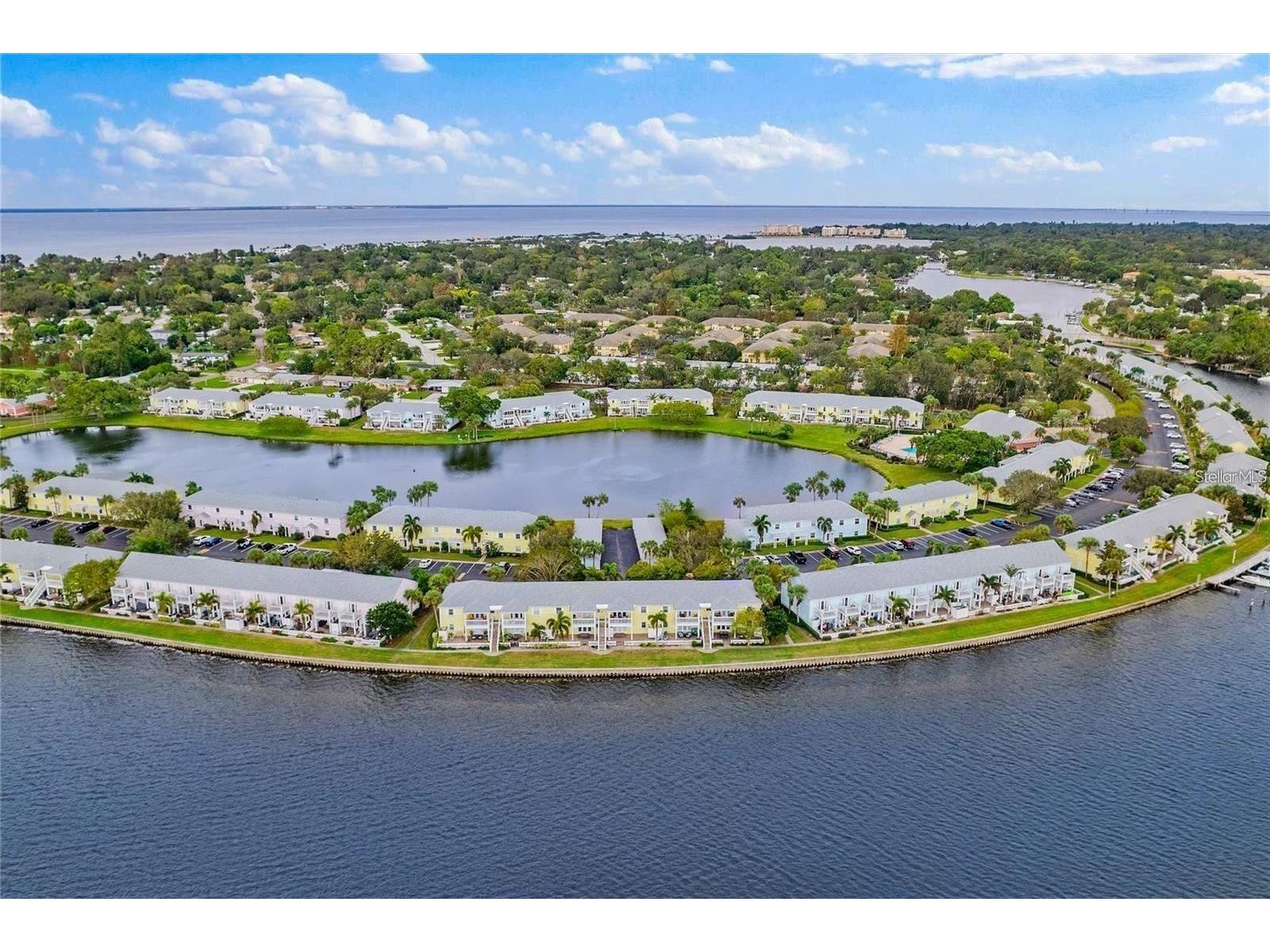 213 Seahorse Drive SE #B Saint Petersburg FL 33705 TB8495835 image1
