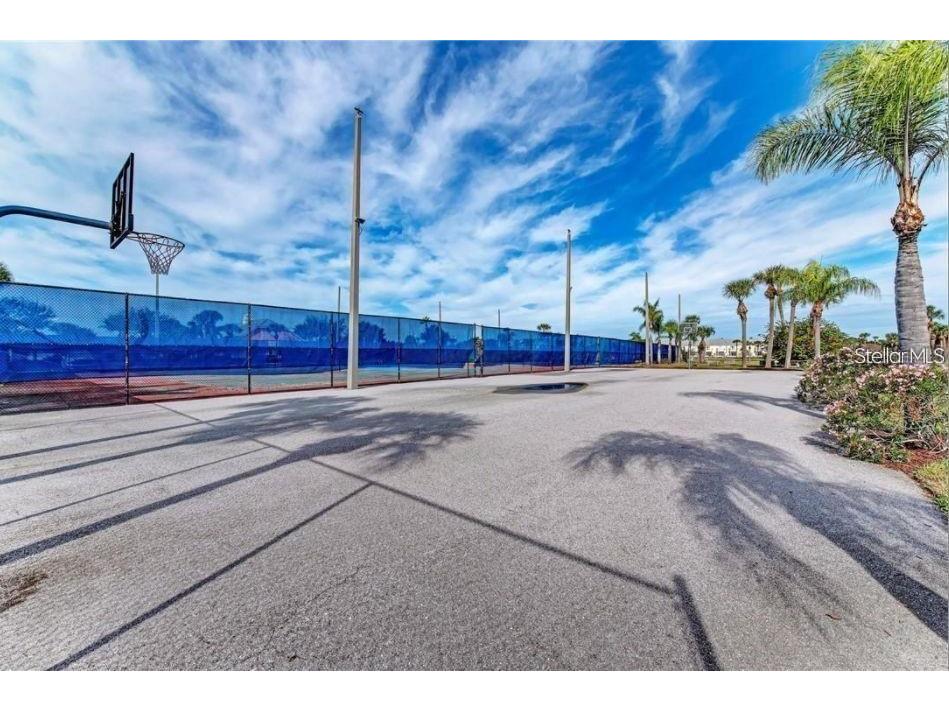 213 Seahorse Drive SE #B Saint Petersburg FL 33705 TB8495835 image94