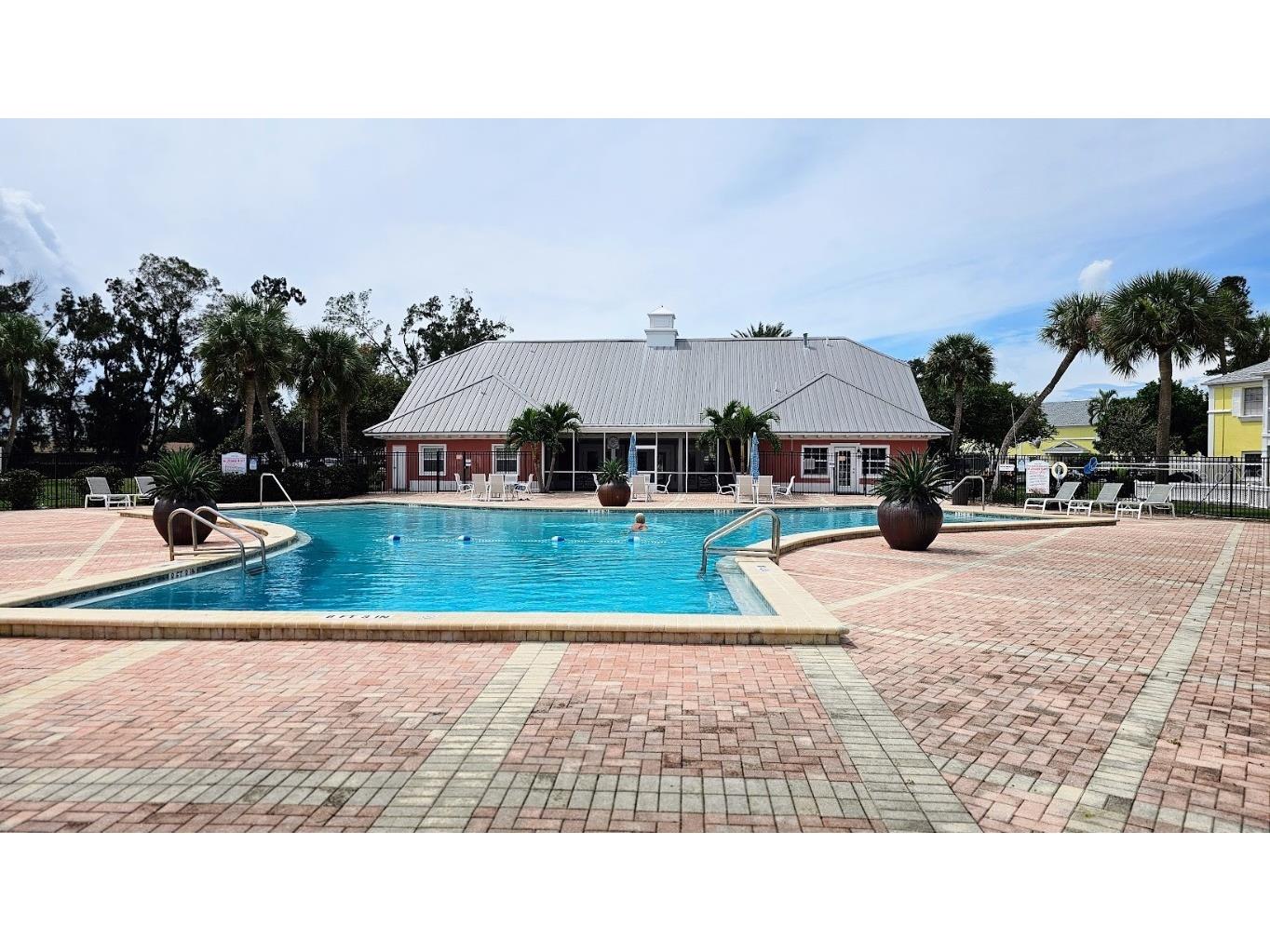 213 Seahorse Drive SE #C Saint Petersburg FL 33705 TB8416536 image35