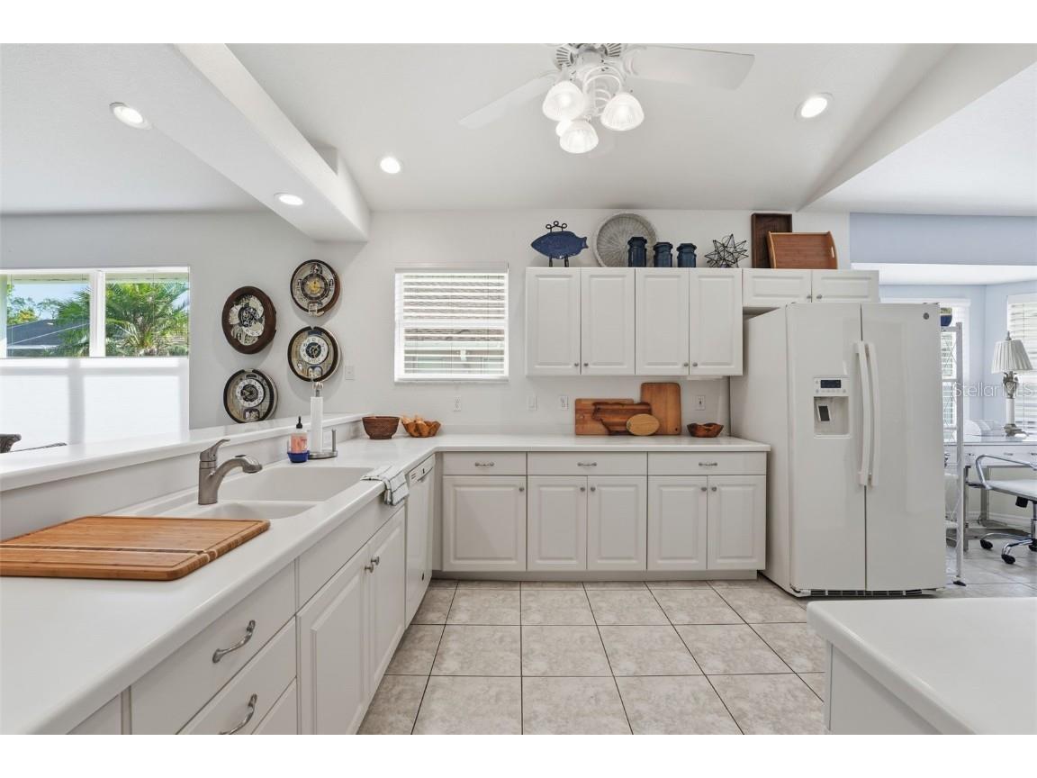 213 Venice Palms Boulevard Venice FL 34292 - BLACKBURN CANAL N6142245 image4