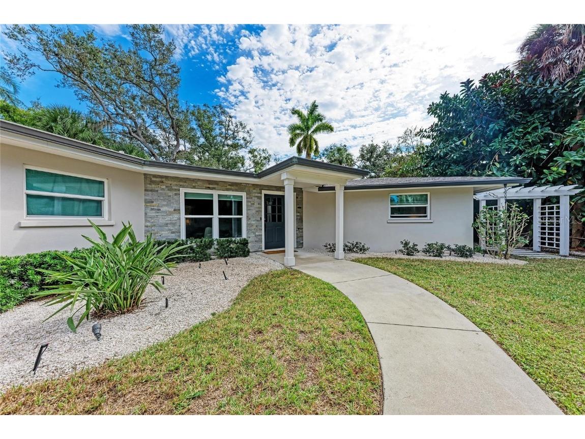 2132 Hyde Park Circle Sarasota FL 34239 N6141841 image3