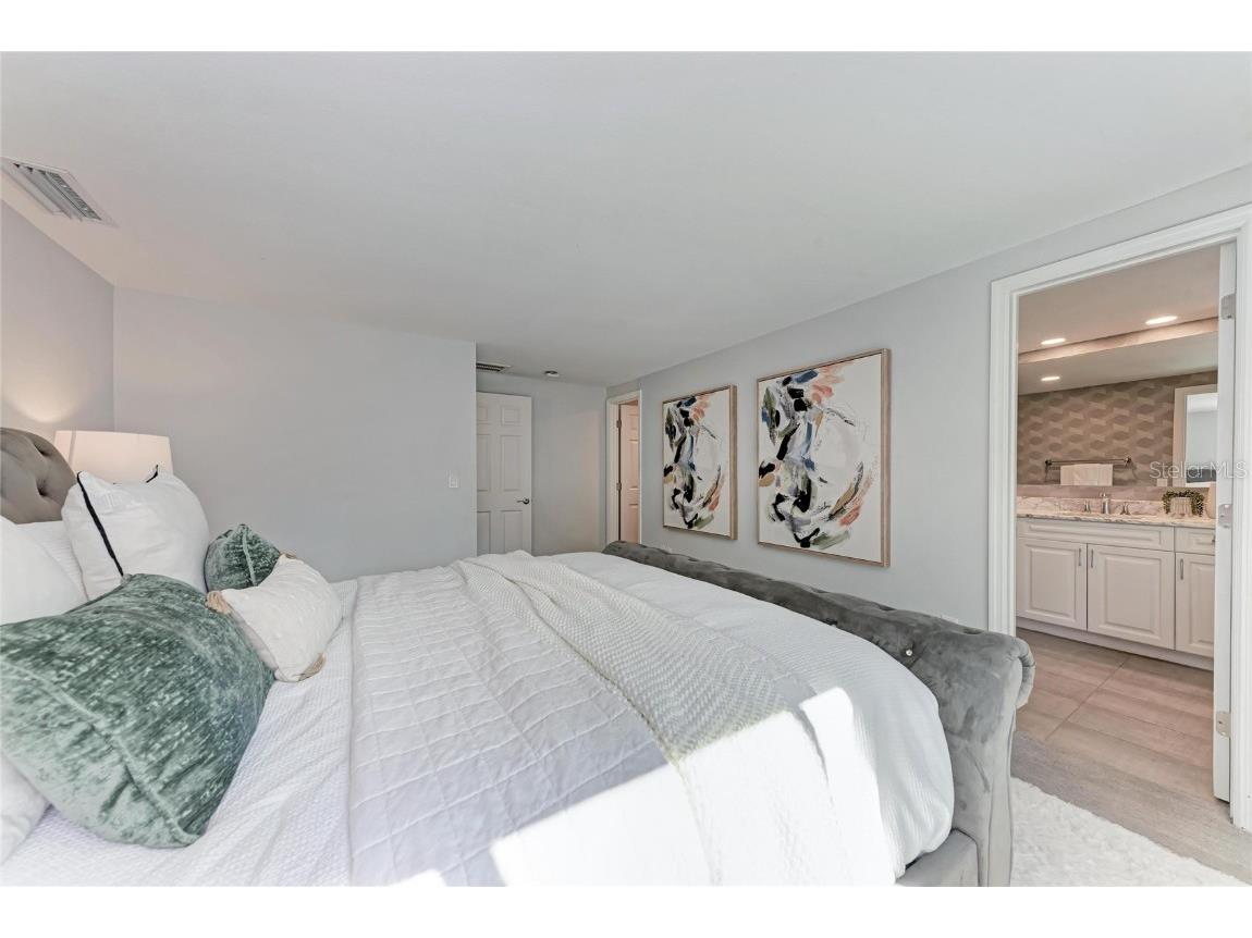 2132 Hyde Park Circle Sarasota FL 34239 N6141841 image32