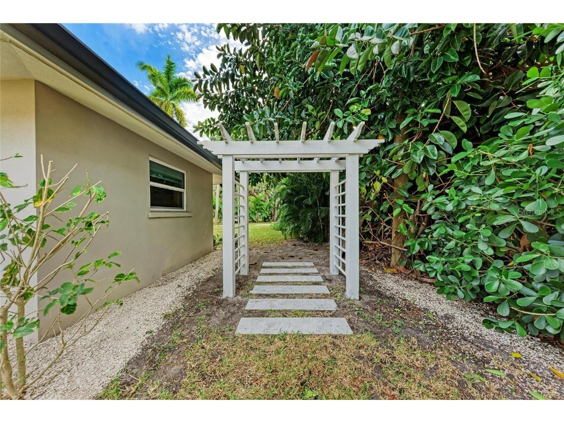 2132 Hyde Park Circle Sarasota FL 34239 N6141841 image49